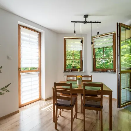 Strumykowy Zakatek - W Centrum Z Prywatnym Parkingiem - Space